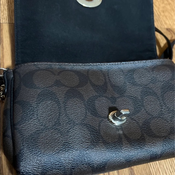 Coach - Picture 4 of 9